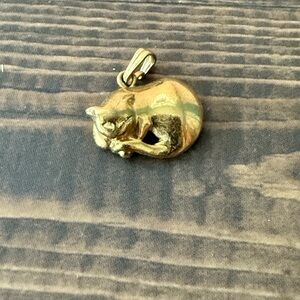 Vintage Gold Tone Trifari Cat Pendant or Charm